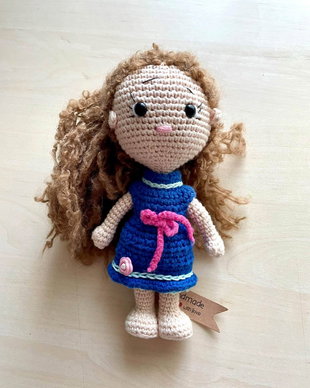 Amigurumi, fata cu par castaniu, jucarie crosetata