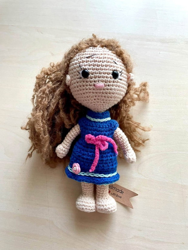 Amigurumi, fata cu par castaniu, jucarie crosetata
