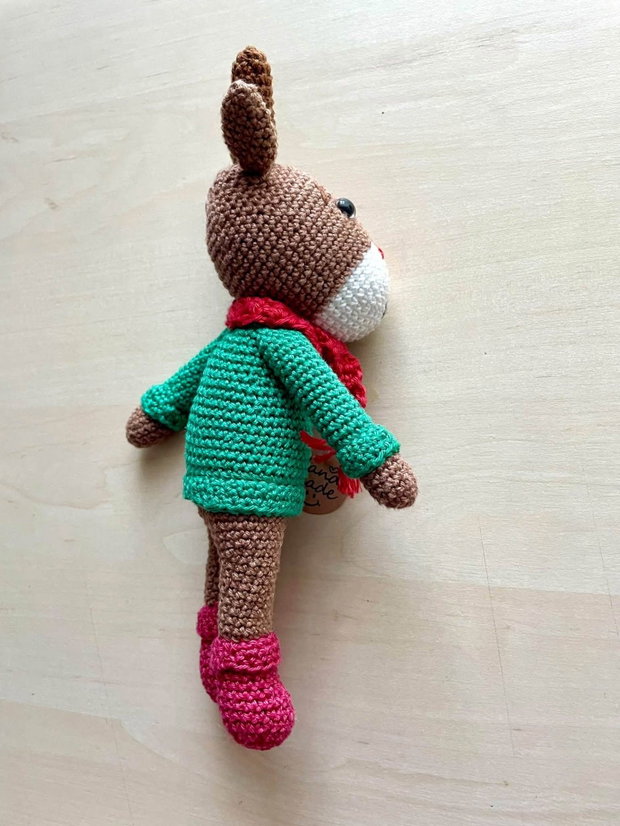 Amigurumi, renul cu jacheta verde, jucarie crosetata