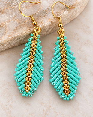 Cercei pana turquoise auriu