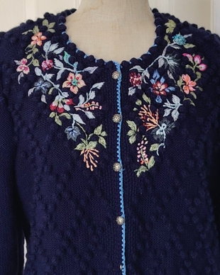 Cardigan bleumarin cu broderie manuala
