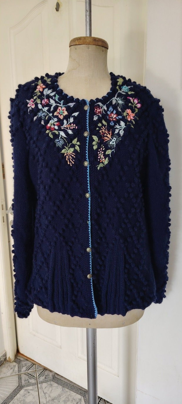 Cardigan bleumarin cu broderie manuala