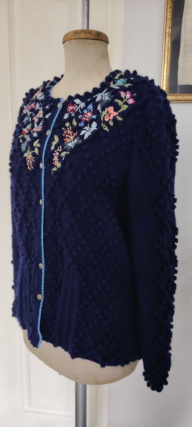 Cardigan bleumarin cu broderie manuala