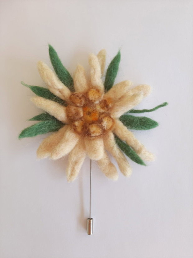 Broșă Floare de Colț  Împâslită manual din lână pură