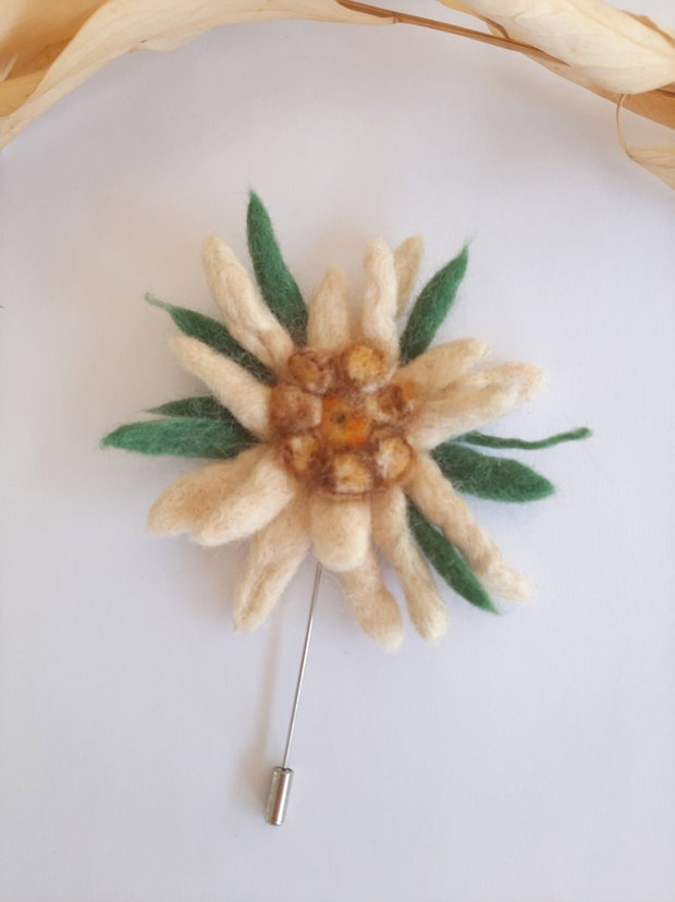 Broșă Floare de Colț  Împâslită manual din lână pură