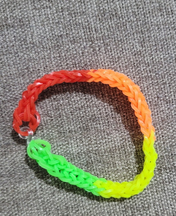 Brățări colorate, din elastice