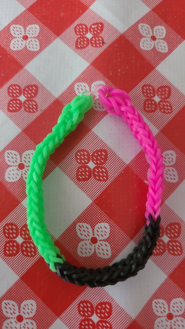 Brățări colorate, din elastice