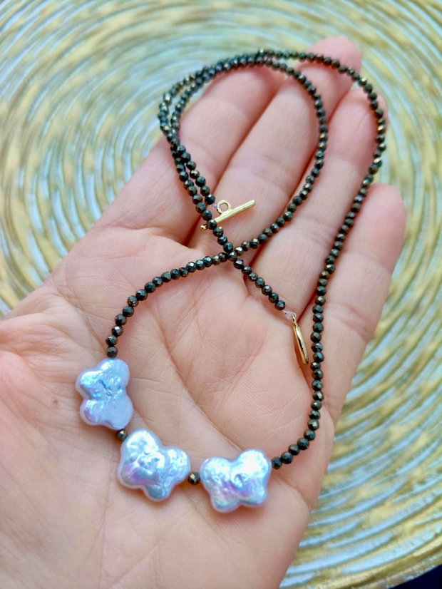 Colier CHOKER pirita & perle fluturi baroc albe