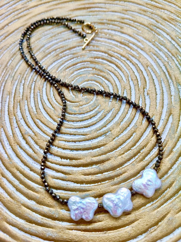 Colier CHOKER pirita & perle fluturi baroc albe