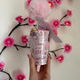 Set cadou pentru femei I Am Just a Girl, roz, cu pix cu pompon, mască de față, scrunchie, mini parfum și breloc