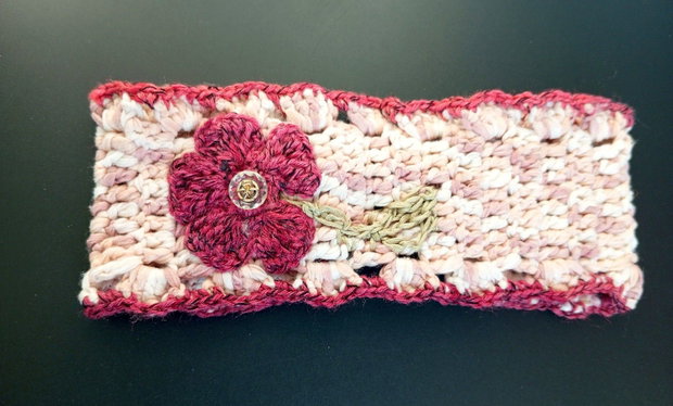 Banda / bandana / bentita de par crosetata bej rose  cu floare