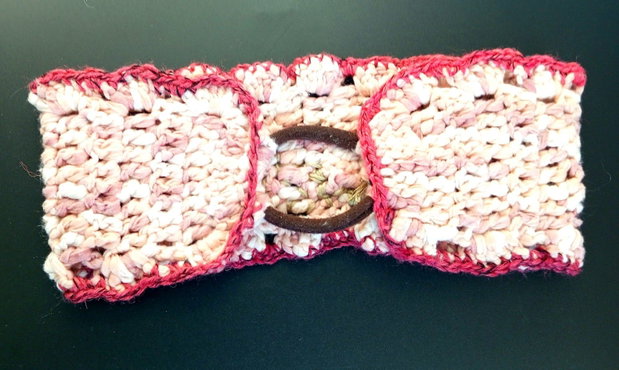 Banda / bandana / bentita de par crosetata bej rose  cu floare