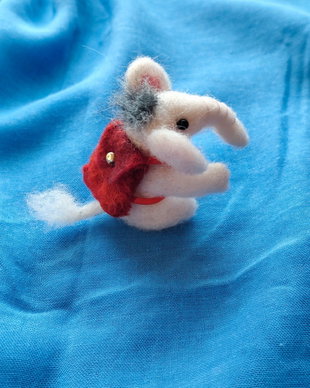 Decor/ornament ' Elefant cu rucsac'