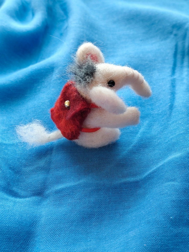 Decor/ornament ' Elefant cu rucsac'
