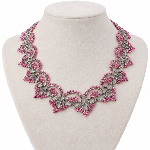Colier handmade din dantelă frivolite, argintiu cu mărgele mov deschis Eleganță delicată