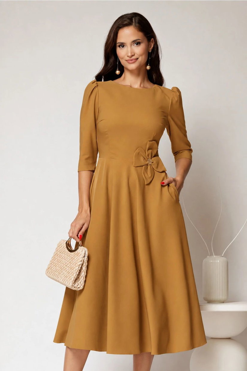 ROCHIE CAMEL CU FLOARE TALIE