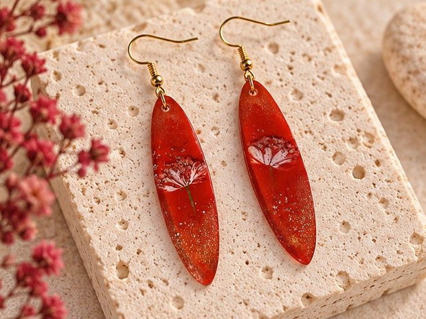 Cercei roșii cu flori