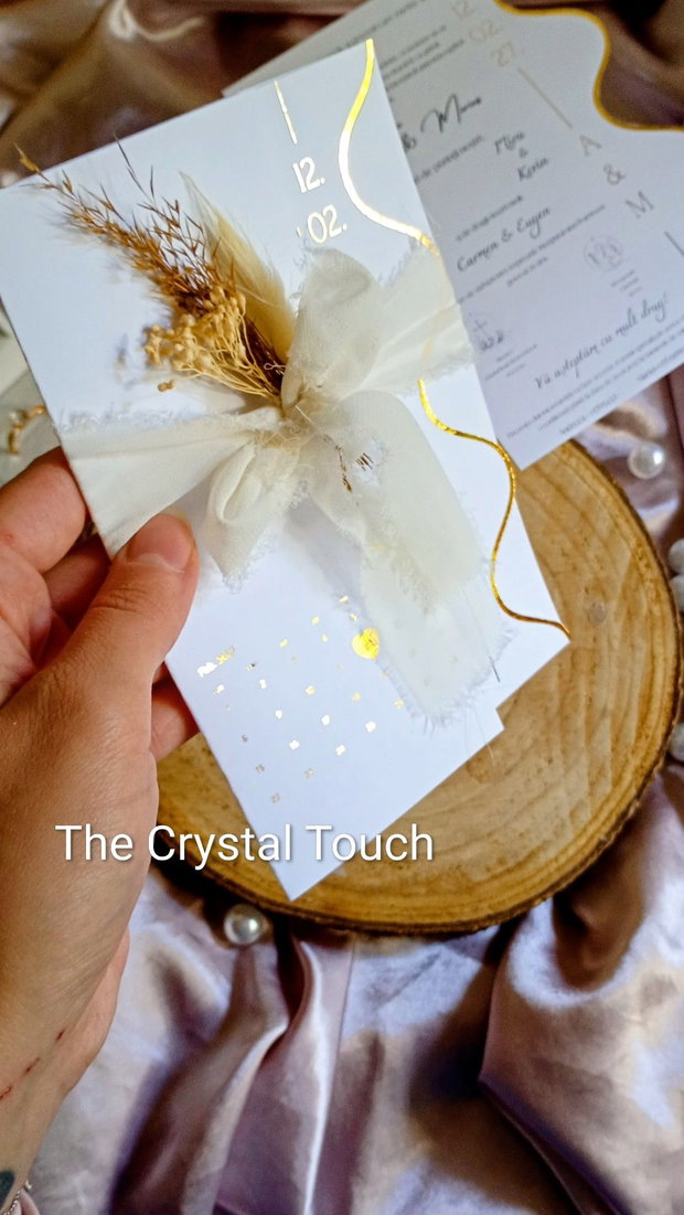 Invitație de nuntă elegantă cu detalii aurii  The Crystal Touch