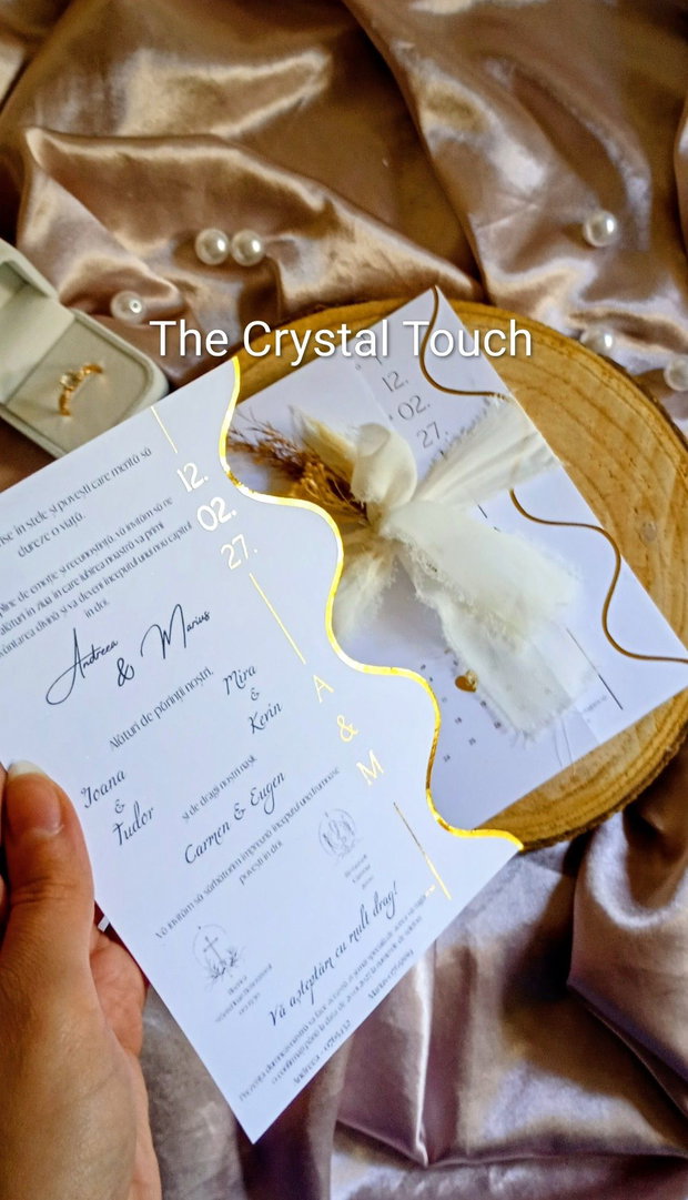 Invitație de nuntă elegantă cu detalii aurii  The Crystal Touch
