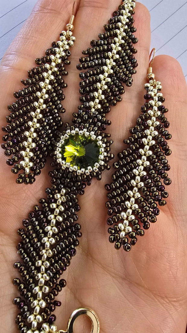 Set bijuterii handmade Pădurea de Smarald Brățară și cercei cu model pană și cristal Swarovski