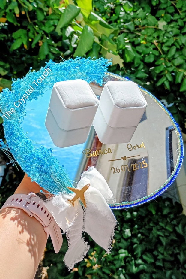 Suport elegant pentru verighete tip oglinda