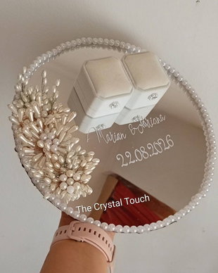 Suport pentru verighete cu oglindă, perle și decor floral elegant