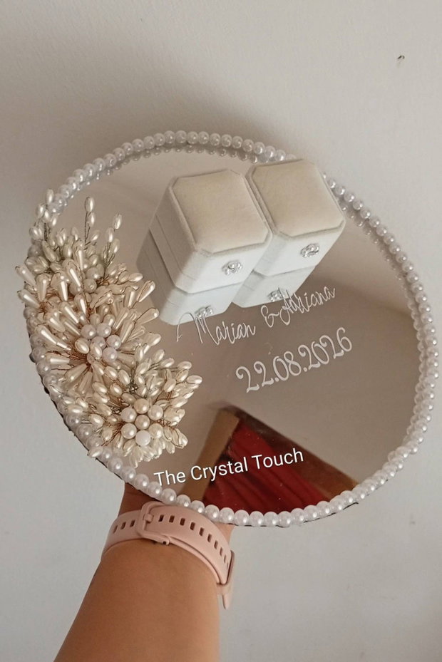 Suport pentru verighete cu oglindă, perle și decor floral elegant