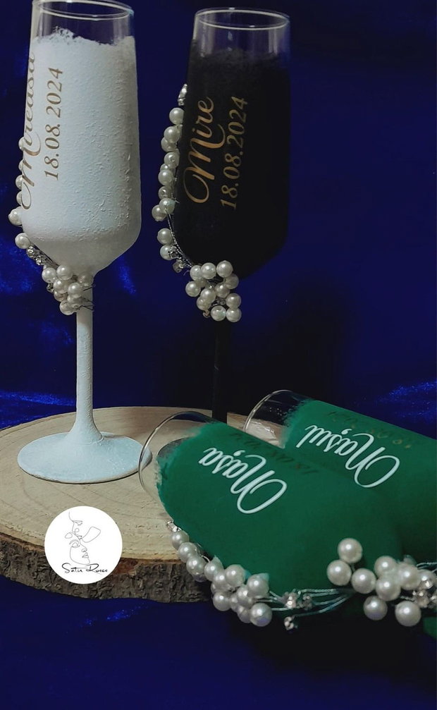 Pahare de nuntă personalizate cu perle și decor elegant