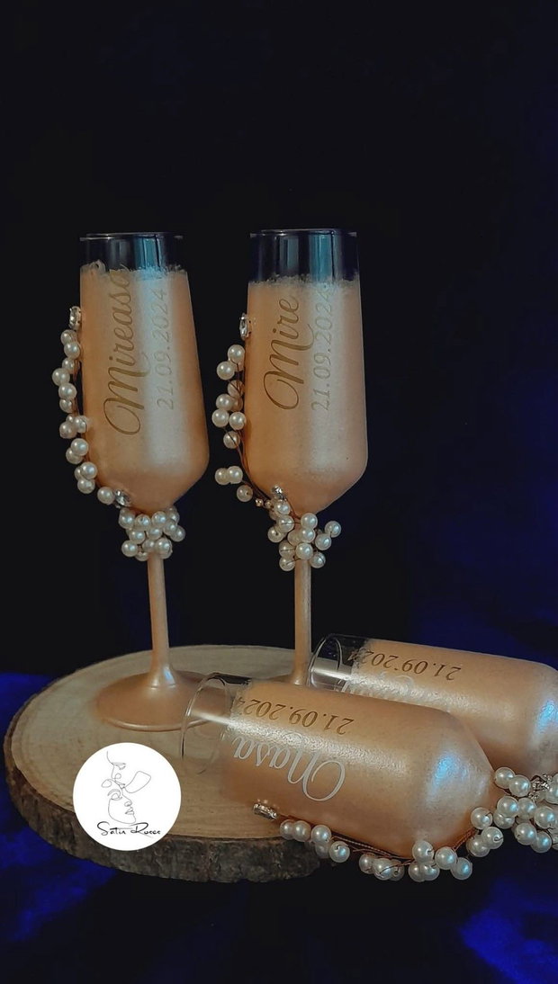 Pahare de nuntă personalizate cu perle și decor elegant