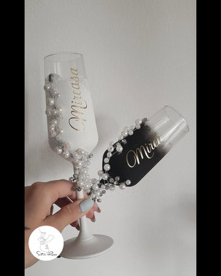 Pahare de nuntă personalizate cu perle și decor elegant