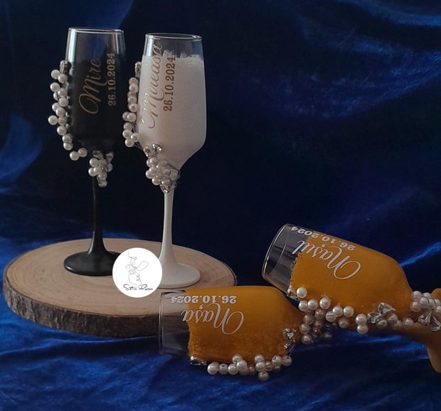 Pahare de nuntă personalizate cu perle și decor elegant