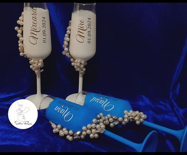 Pahare de nuntă personalizate cu perle și decor elegant