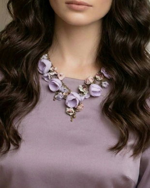 Colier floral mov