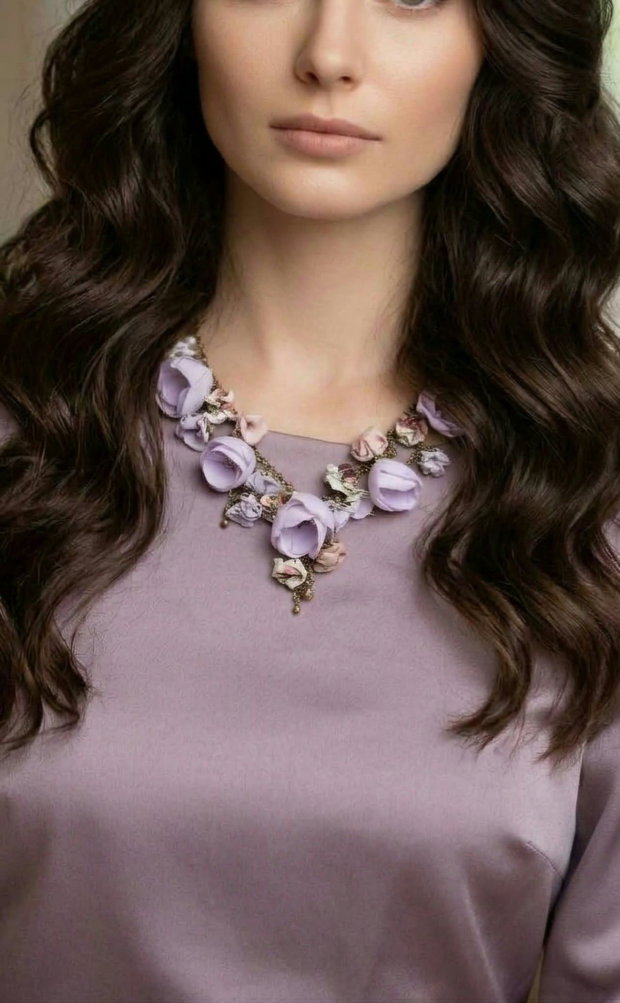 Colier floral mov