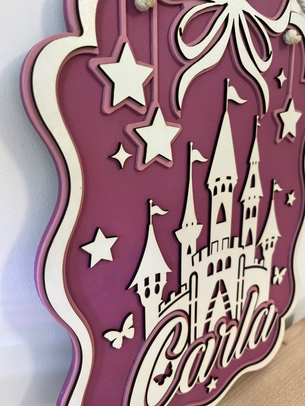 Decoratiune personalizata cu nume pentru camera de fetita, cu castel de poveste si fundita cocheta