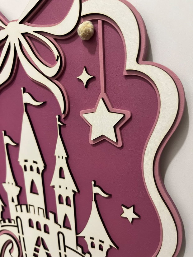Decoratiune personalizata cu nume pentru camera de fetita, cu castel de poveste si fundita cocheta