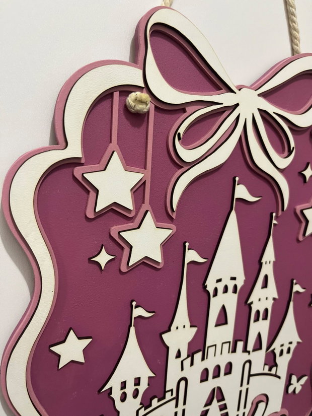 Decoratiune personalizata cu nume pentru camera de fetita, cu castel de poveste si fundita cocheta