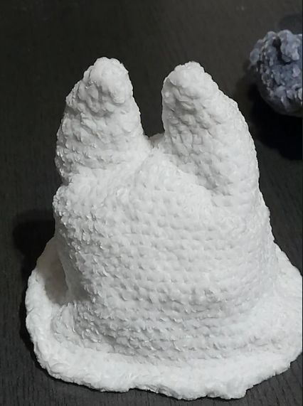 Jucarie plus crosetata Fantoma Pisica, Amigurumi pufos alb cu ochi nasturi, cadou Halloween / Goth decor
