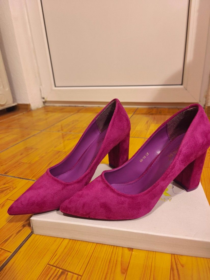 Pantofi cu toc