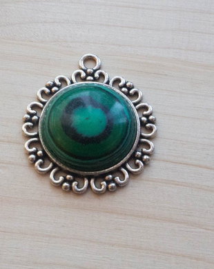 Pandantiv cu malachit verde