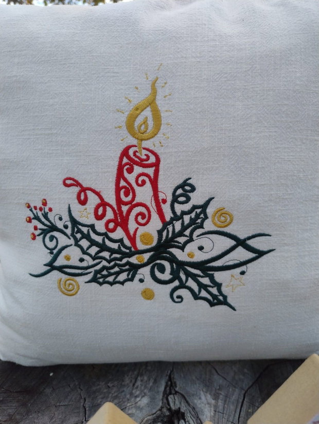 Pernă decorativă premium din in pre-spălat, cu broderie de Crăciun Lumânare festivă | AYA HOME