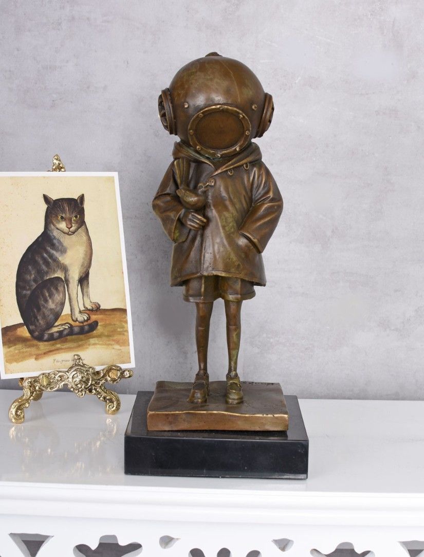 Fetita scafandru-statueta din bronz cu soclu marmura