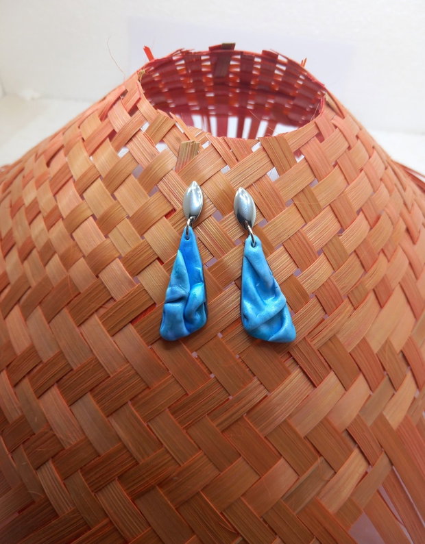 Blue folded, cercei din lut polimeric