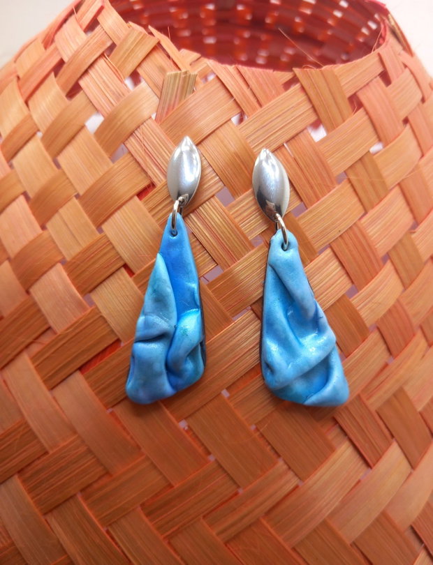 Blue folded, cercei din lut polimeric