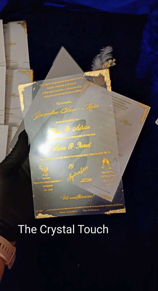Invitații de botez elegante cu sigiliu și detalii aurii