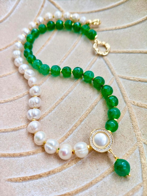 Colier perle albe de cultura & onix verde