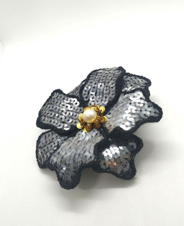 Broșă,, Diamant negru"