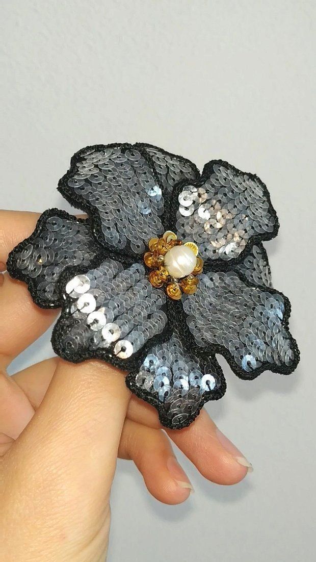 Broșă,, Diamant negru"