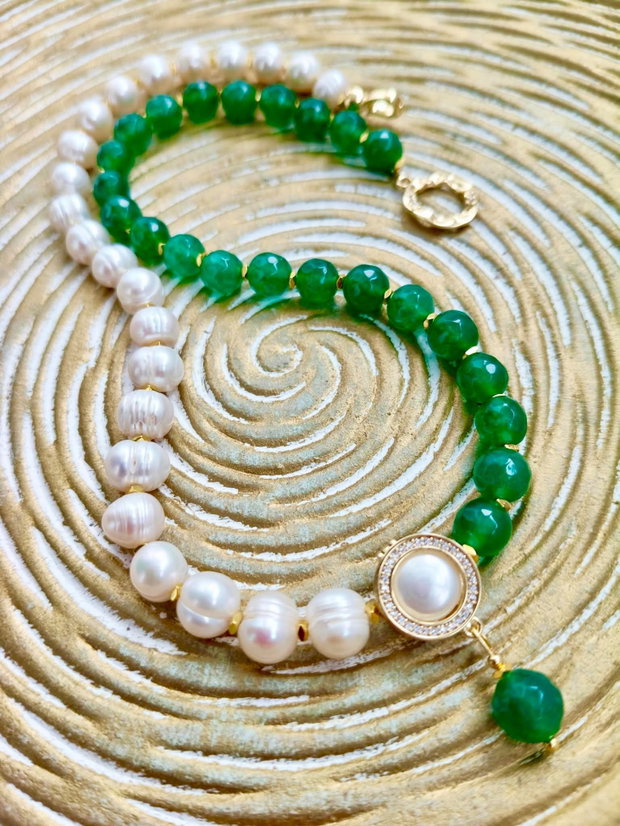 Colier perle albe de cultura & onix verde