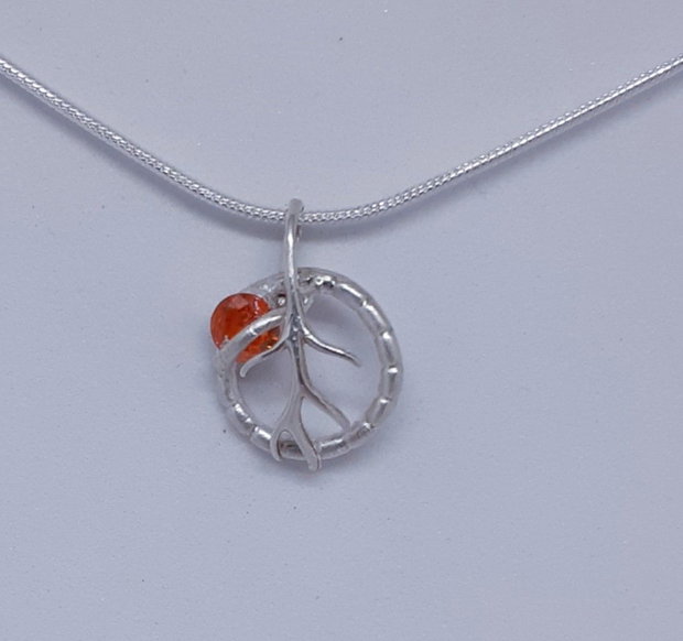 Pandantiv unicat din argint fin, cu design floral si un cristal Cubic Zirconia portocaliu